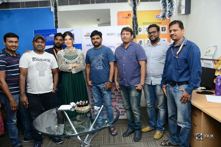 Mahanubhavudu-Movie-Team-At-Radio-City